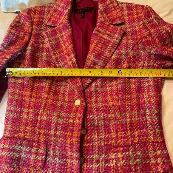 Suit - Picture 6 of 8